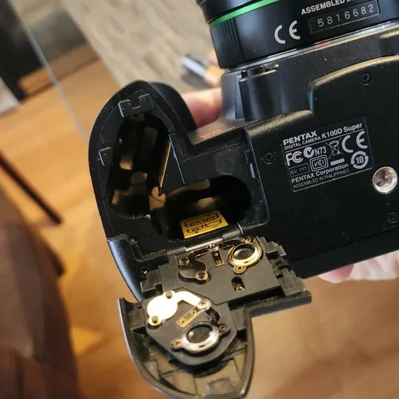 Pentax DSLR Camera - Picture 5 of 7